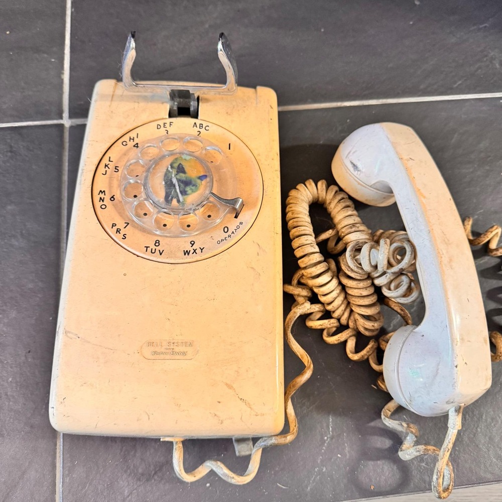 Vintage Western Electric Bell System Rotary Wall Phone Beige 554 Sept 1973 Prop